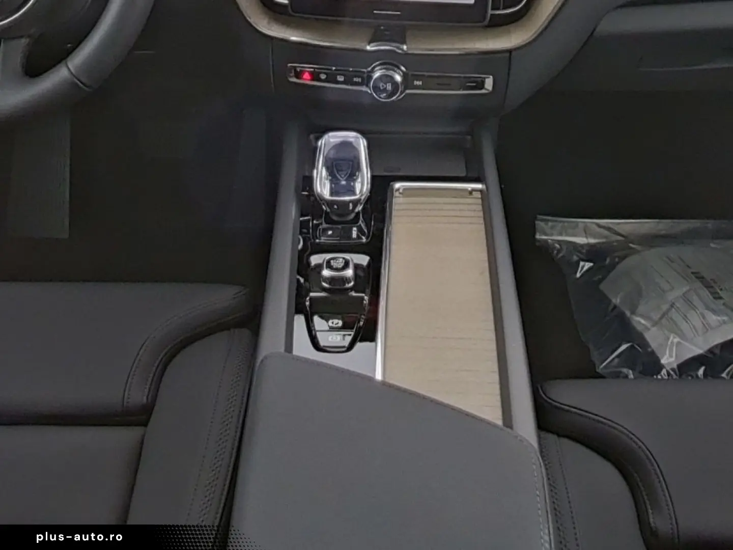 VOLVO XC60 FACELIFT Plus Dark AWD HUD Digitales Cockpi