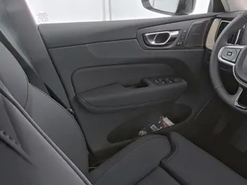VOLVO XC60 FACELIFT Plus Dark AWD HUD Digitales Cockpi