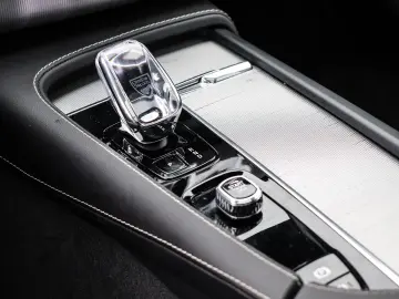 VOLVO XC90 Plus Bright Recharge Plug-In Hybrid AWD T8