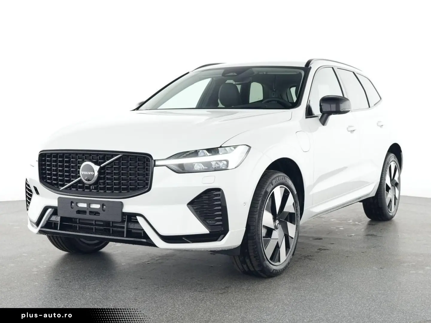 VOLVO XC60 Plus Dark Recharge Plug-In Hybrid AWD