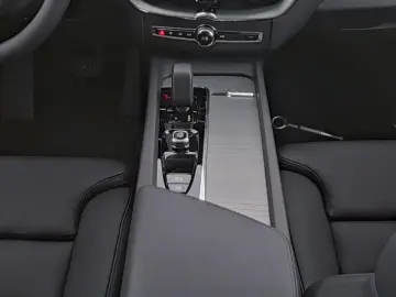 VOLVO XC60 Plus Dark Recharge Plug-In Hybrid AWD