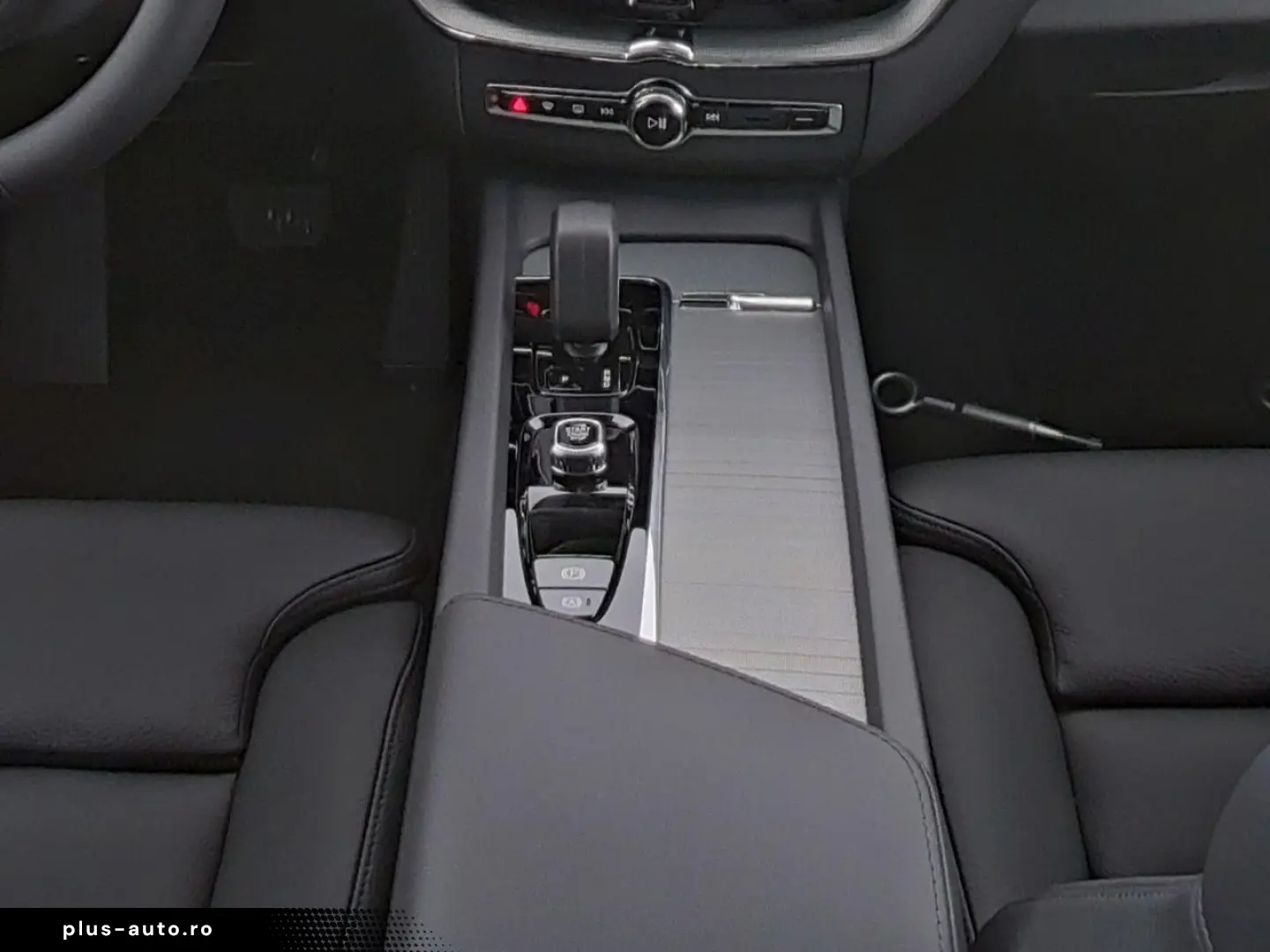 VOLVO XC60 Plus Dark Recharge Plug-In Hybrid AWD