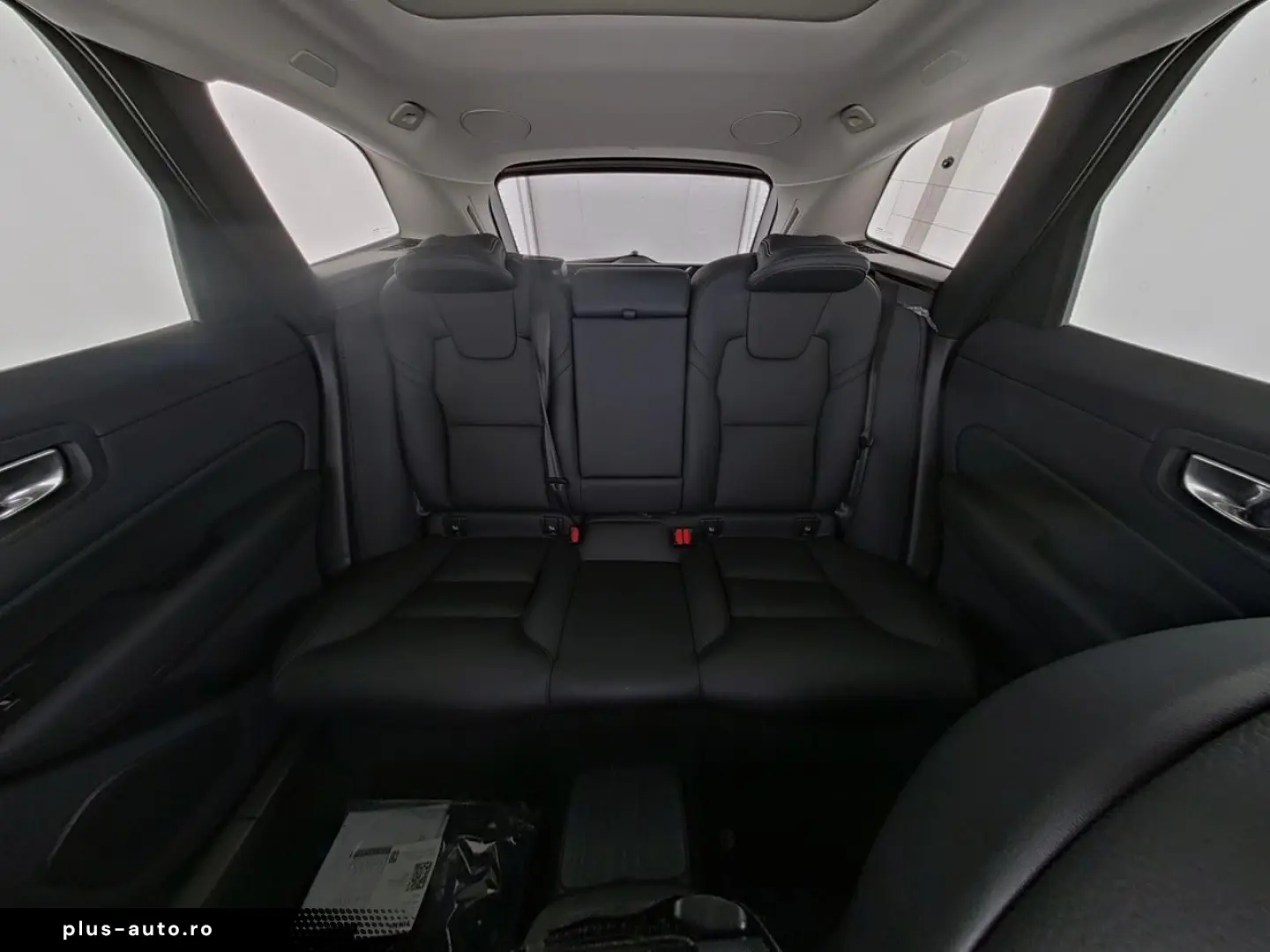 VOLVO XC60 Plus Dark Recharge Plug-In Hybrid AWD