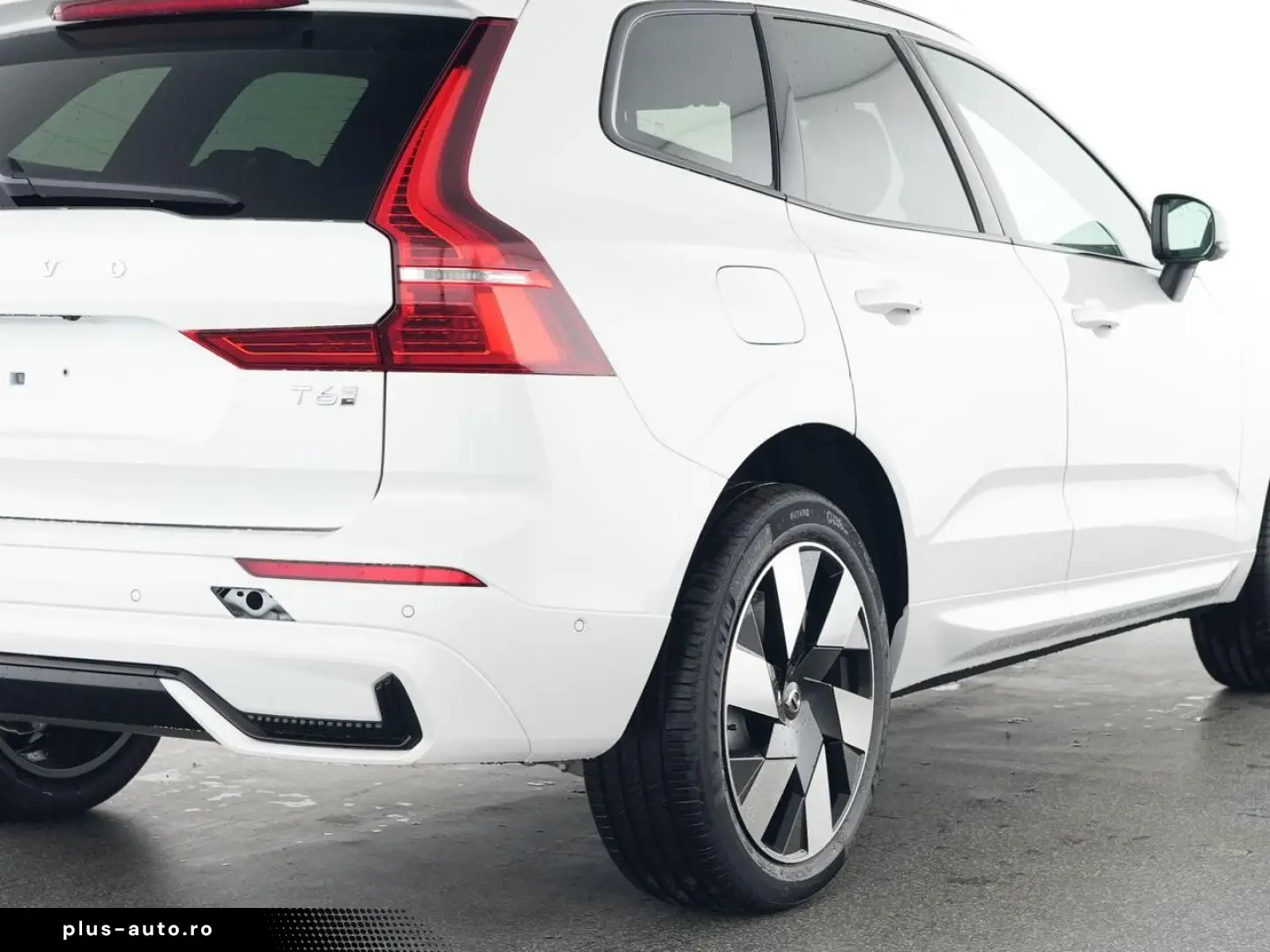 VOLVO XC60 Plus Dark Recharge Plug-In Hybrid AWD