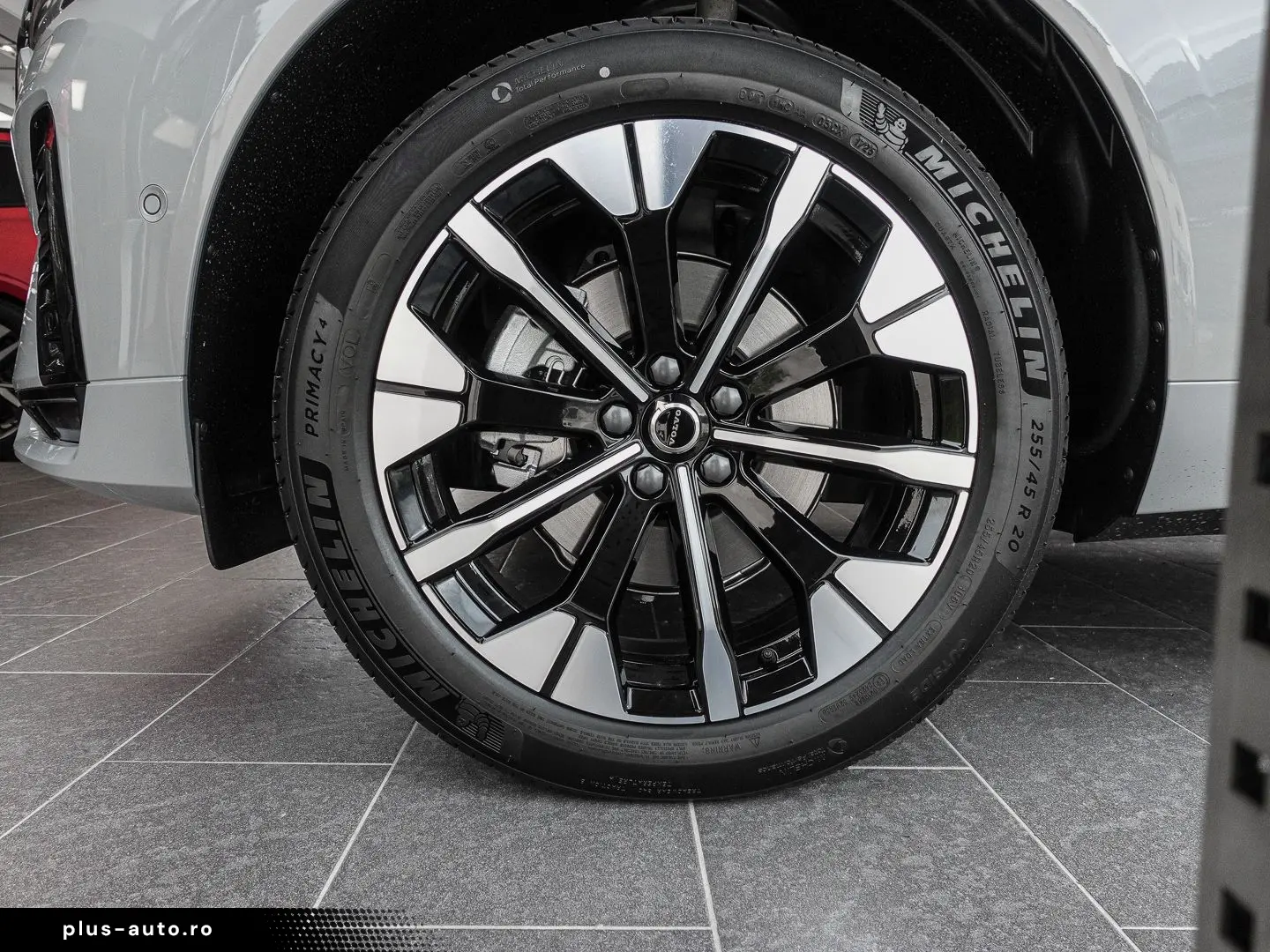 VOLVO XC60 Plus Dark AWD B5 Benzin EU6e Lagom-  Winter