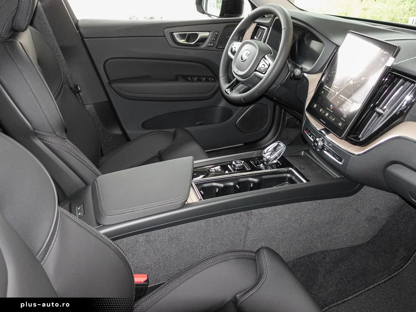 VOLVO XC60 Plus Dark AWD B5 Benzin EU6e Lagom-  Winter