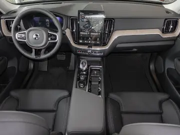 VOLVO XC60 Plus Dark AWD B5 Benzin EU6e Lagom-  Winter