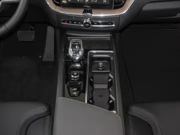 VOLVO XC60 Plus Dark AWD B5 Benzin EU6e Lagom-  Winter