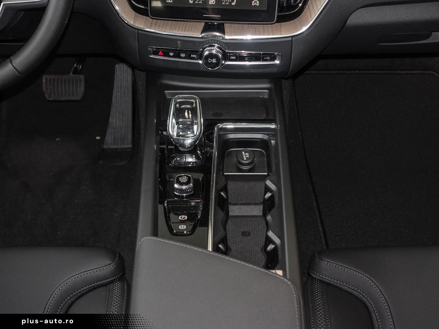 VOLVO XC60 Plus Dark AWD B5 Benzin EU6e Lagom-  Winter