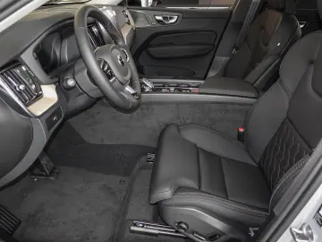 VOLVO XC60 Plus Dark AWD B5 Benzin EU6e Lagom-  Winter
