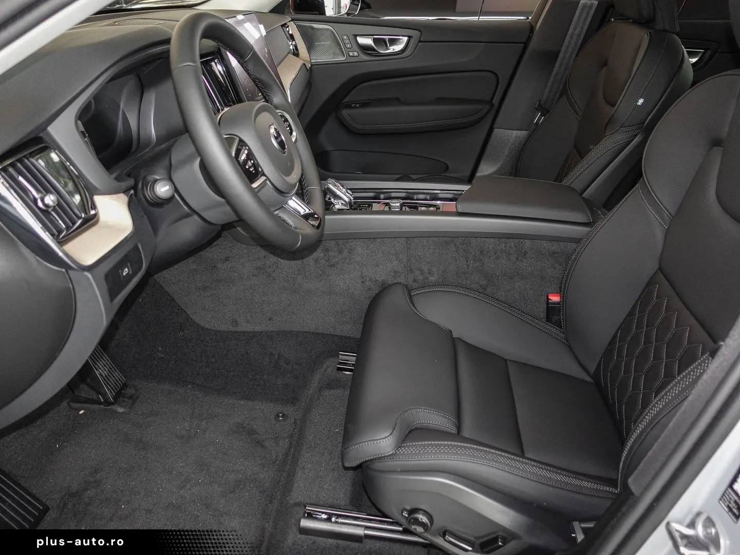 VOLVO XC60 Plus Dark AWD B5 Benzin EU6e Lagom-  Winter