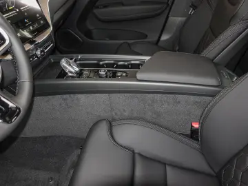 VOLVO XC60 Plus Dark AWD B5 Benzin EU6e Lagom-  Winter