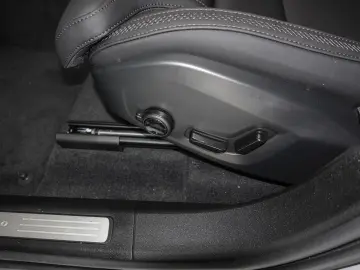 VOLVO XC60 Plus Dark AWD B5 Benzin EU6e Lagom-  Winter