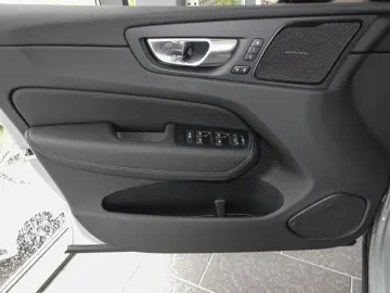 VOLVO XC60 Plus Dark AWD B5 Benzin EU6e Lagom-  Winter