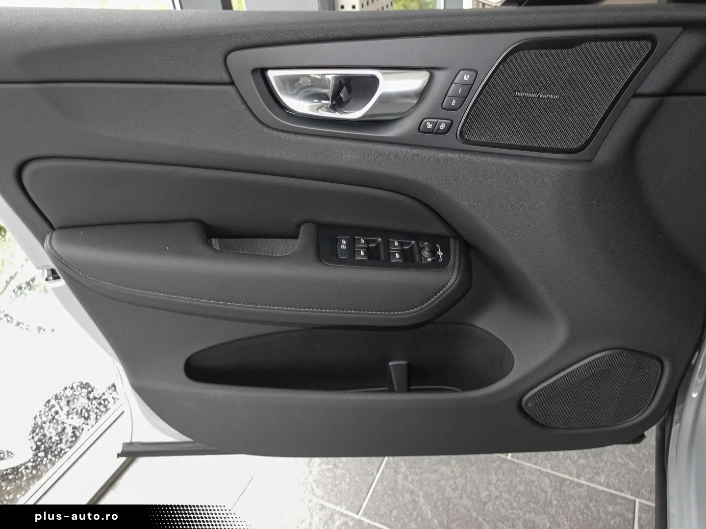 VOLVO XC60 Plus Dark AWD B5 Benzin EU6e Lagom-  Winter
