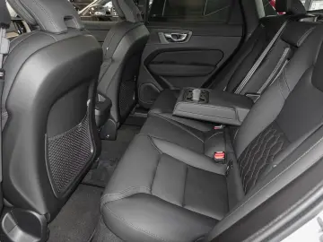 VOLVO XC60 Plus Dark AWD B5 Benzin EU6e Lagom-  Winter