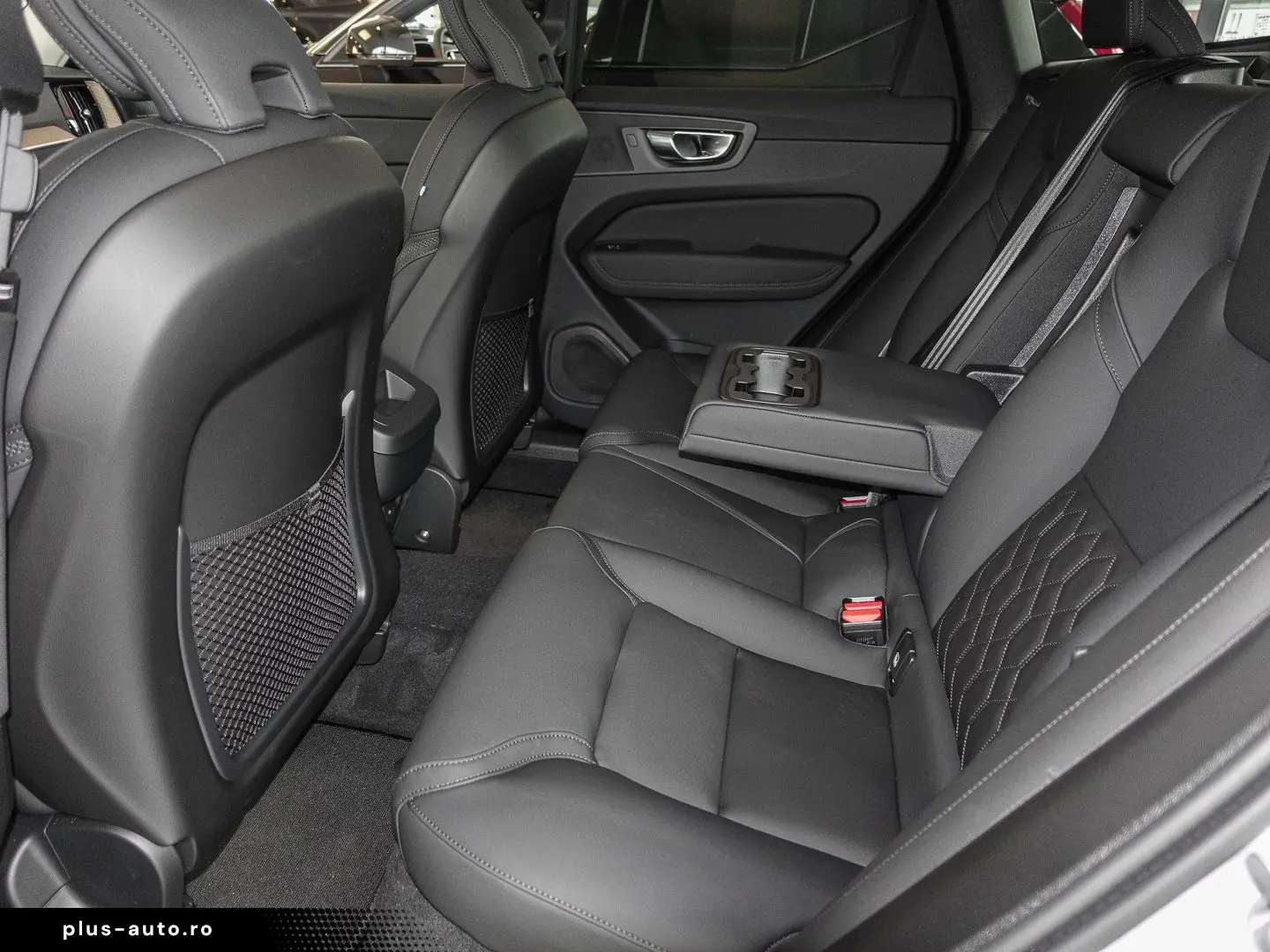 VOLVO XC60 Plus Dark AWD B5 Benzin EU6e Lagom-  Winter