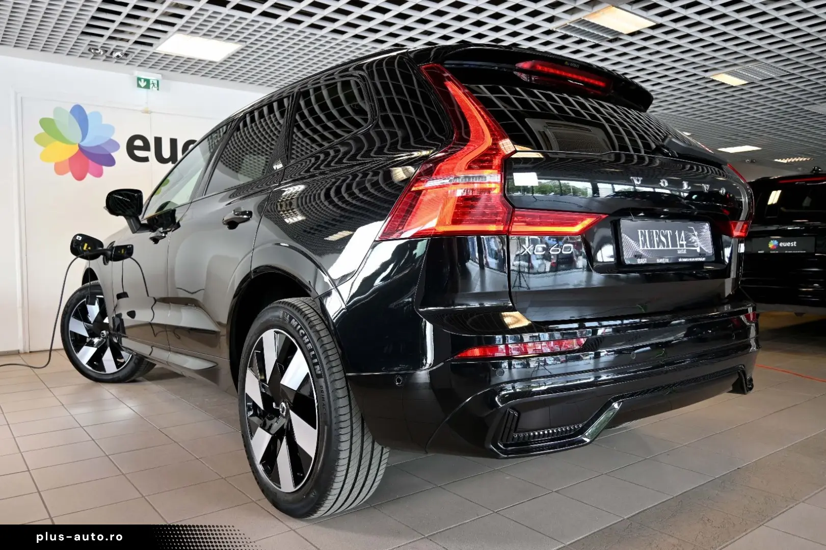 VOLVO XC60 AWD T8 H&K HUD Ultra Dark PANORAMIC 360C