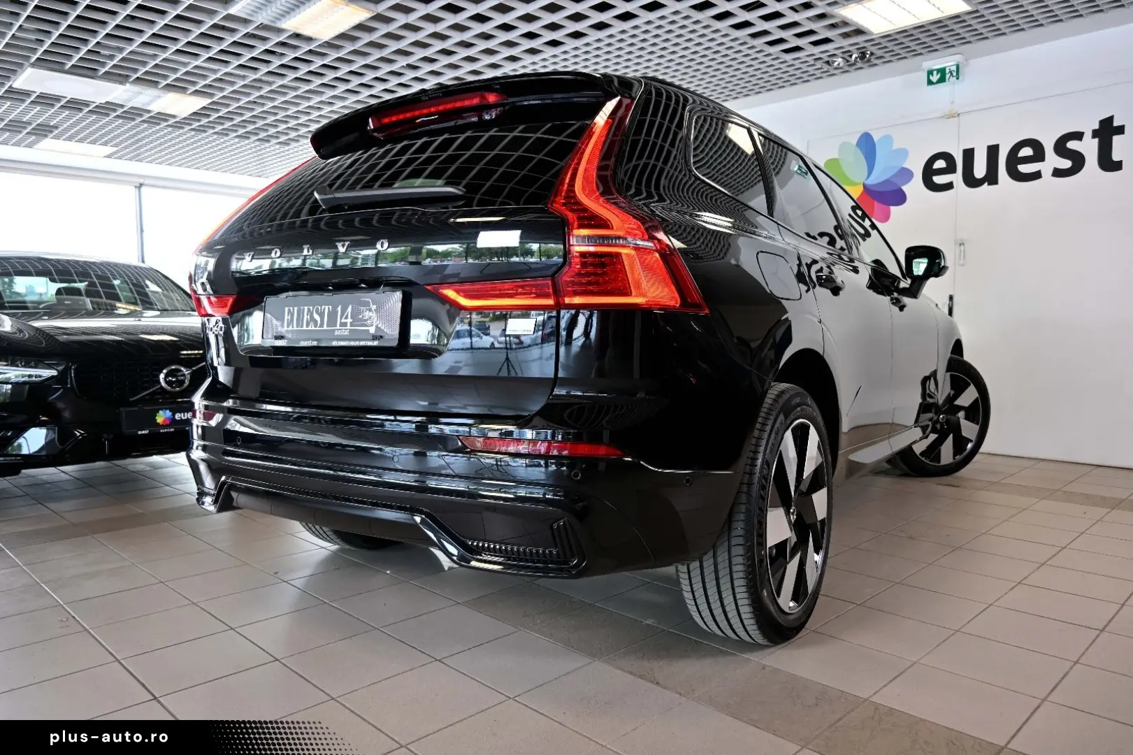 VOLVO XC60 AWD T8 H&K HUD Ultra Dark PANORAMIC 360C