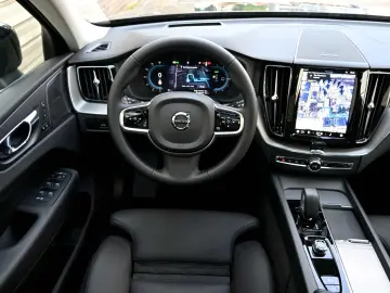 VOLVO XC60 AWD T8 H&K HUD Ultra Dark PANORAMIC 360C