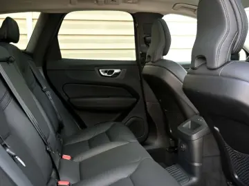 VOLVO XC60 AWD T8 H&K HUD Ultra Dark PANORAMIC 360C
