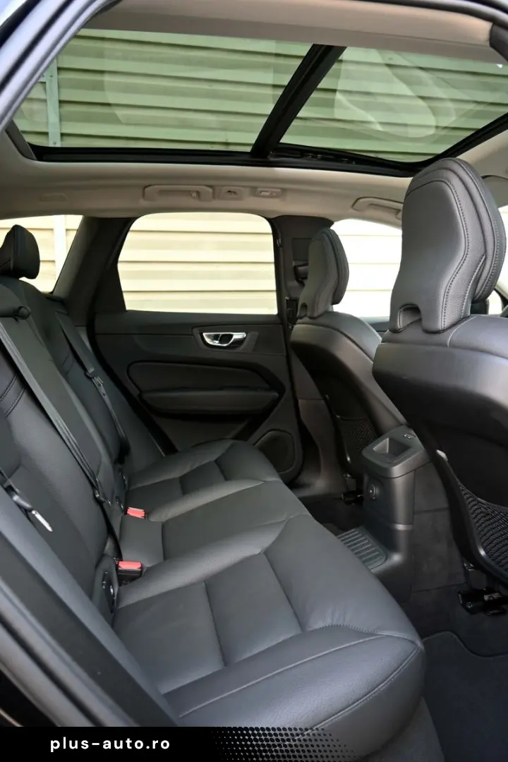 VOLVO XC60 AWD T8 H&K HUD Ultra Dark PANORAMIC 360C