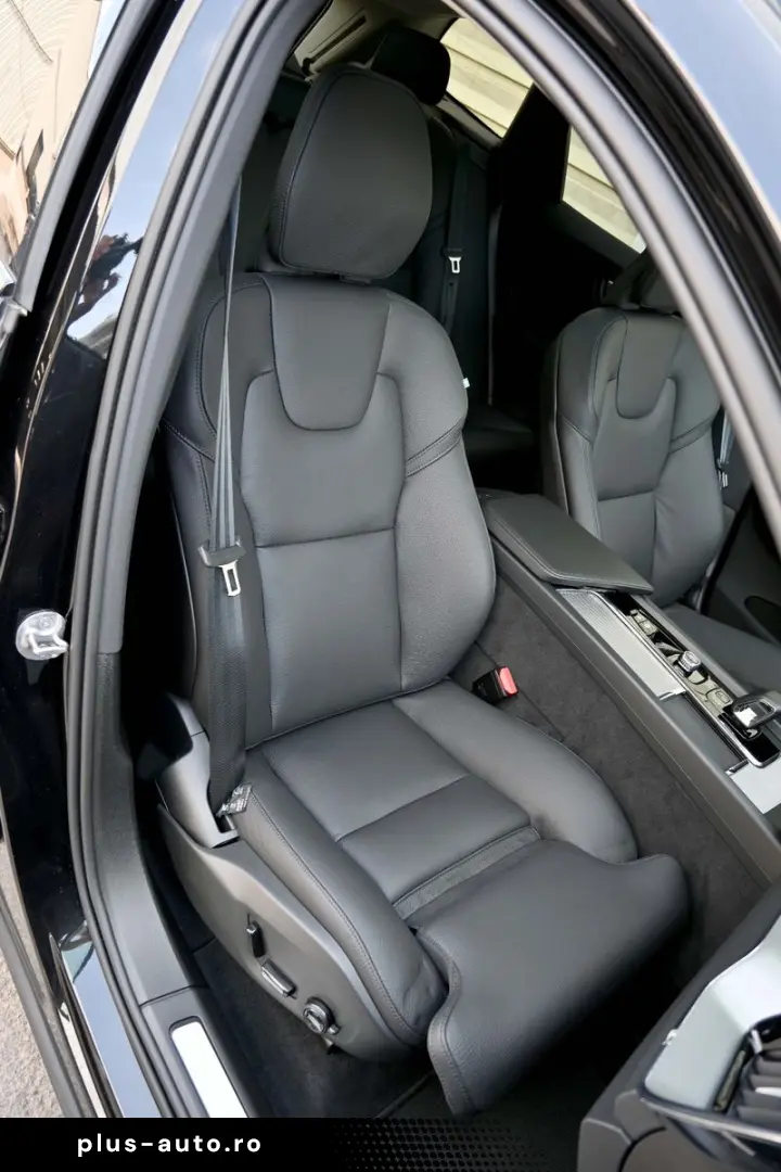 VOLVO XC60 AWD T8 H&K HUD Ultra Dark PANORAMIC 360C