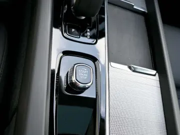 VOLVO XC60 AWD T8 H&K HUD Ultra Dark PANORAMIC 360C
