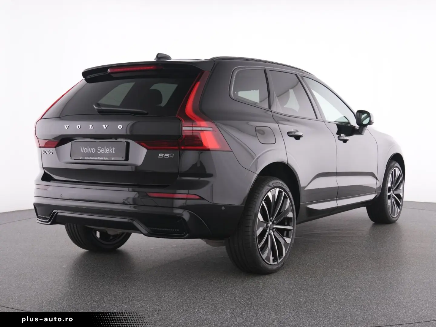 VOLVO XC60 B5 AWD Ultra Dark  AHK LEDER PANO 360 KAM