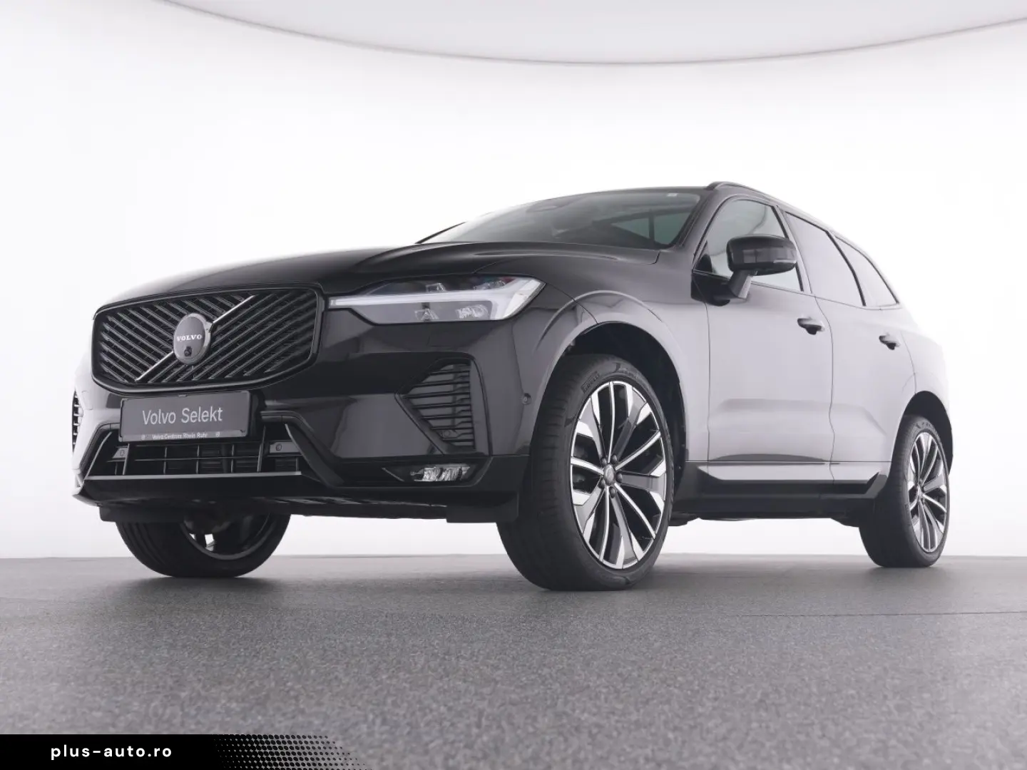 VOLVO XC60 B5 AWD Ultra Dark  AHK LEDER PANO 360 KAM