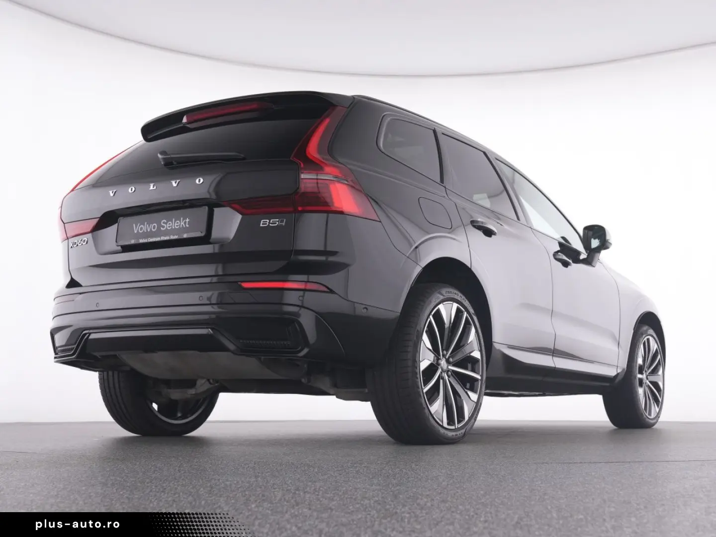 VOLVO XC60 B5 AWD Ultra Dark  AHK LEDER PANO 360 KAM