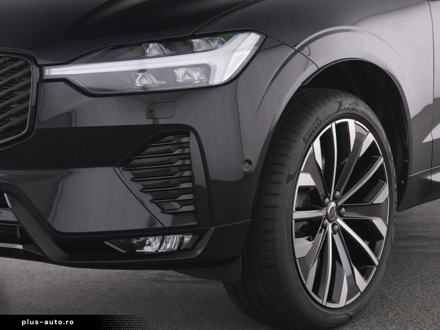 VOLVO XC60 B5 AWD Ultra Dark  AHK LEDER PANO 360 KAM