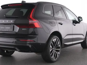 VOLVO XC60 B5 AWD Ultra Dark  AHK LEDER PANO 360 KAM