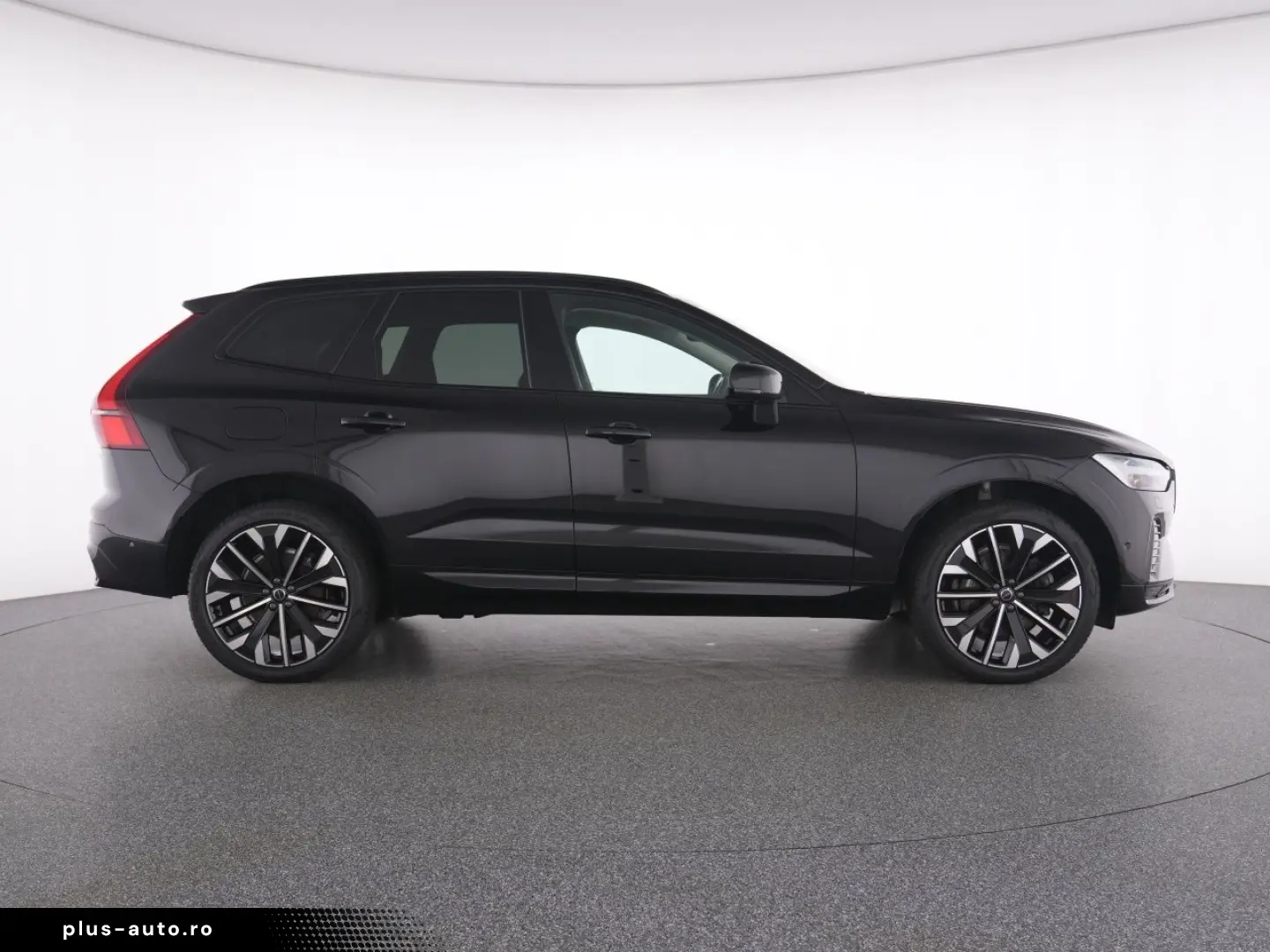 VOLVO XC60 B5 AWD Ultra Dark  AHK LEDER PANO 360 KAM