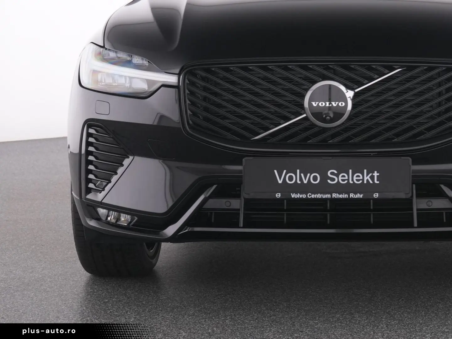 VOLVO XC60 B5 AWD Ultra Dark  AHK LEDER PANO 360 KAM