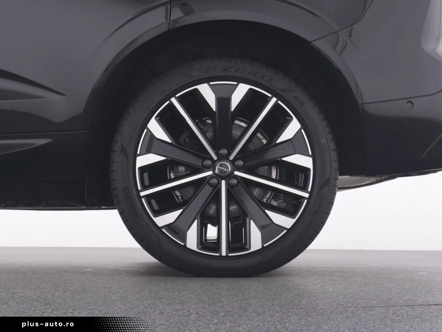 VOLVO XC60 B5 AWD Ultra Dark  AHK LEDER PANO 360 KAM