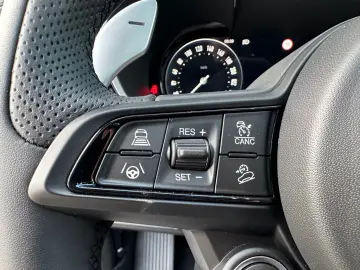 ALFA ROMEO Stelvio 2.0 Turbo Veloce Q4 AT8 AHK