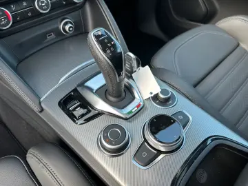ALFA ROMEO Stelvio 2.0 Turbo Veloce Q4 AT8 AHK