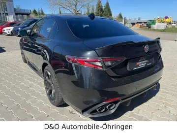 ALFA ROMEO Giulia Quadrifoglio Matrix Sparco DNA