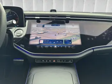 MERCEDES-BENZ E 220 d AMG Superscreen Sthzg Burm HUD&hellip;
