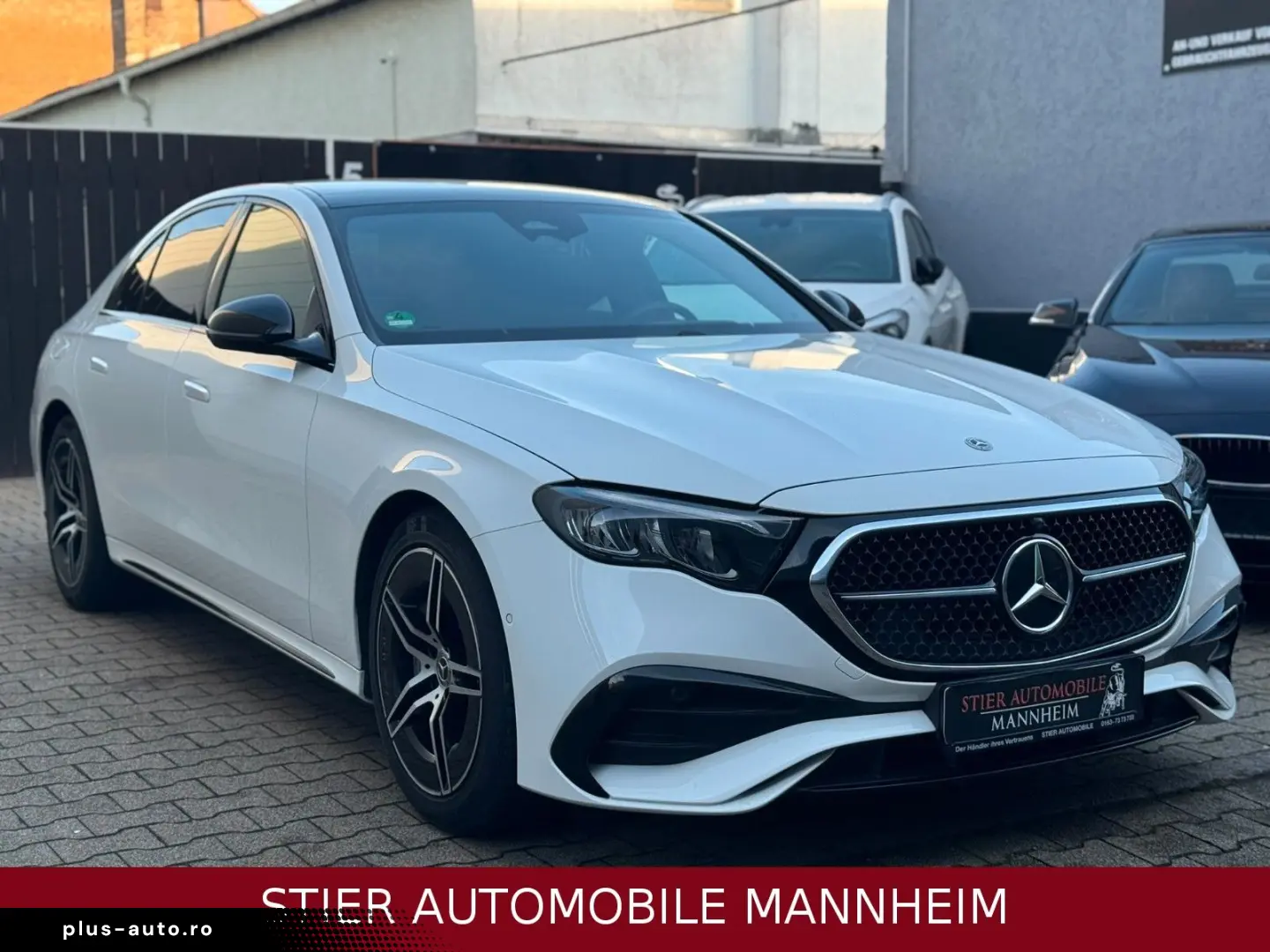MERCEDES-BENZ E 220 d AMG Line Night PANO LEDER 23TKM KAMERA