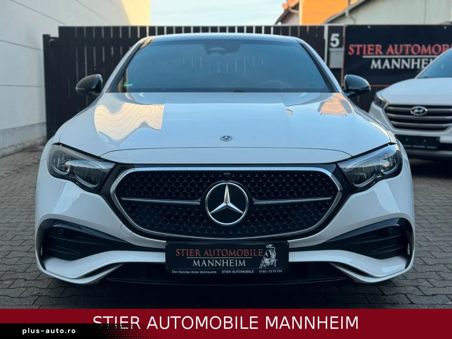 MERCEDES-BENZ E 220 d AMG Line Night PANO LEDER 23TKM KAMERA