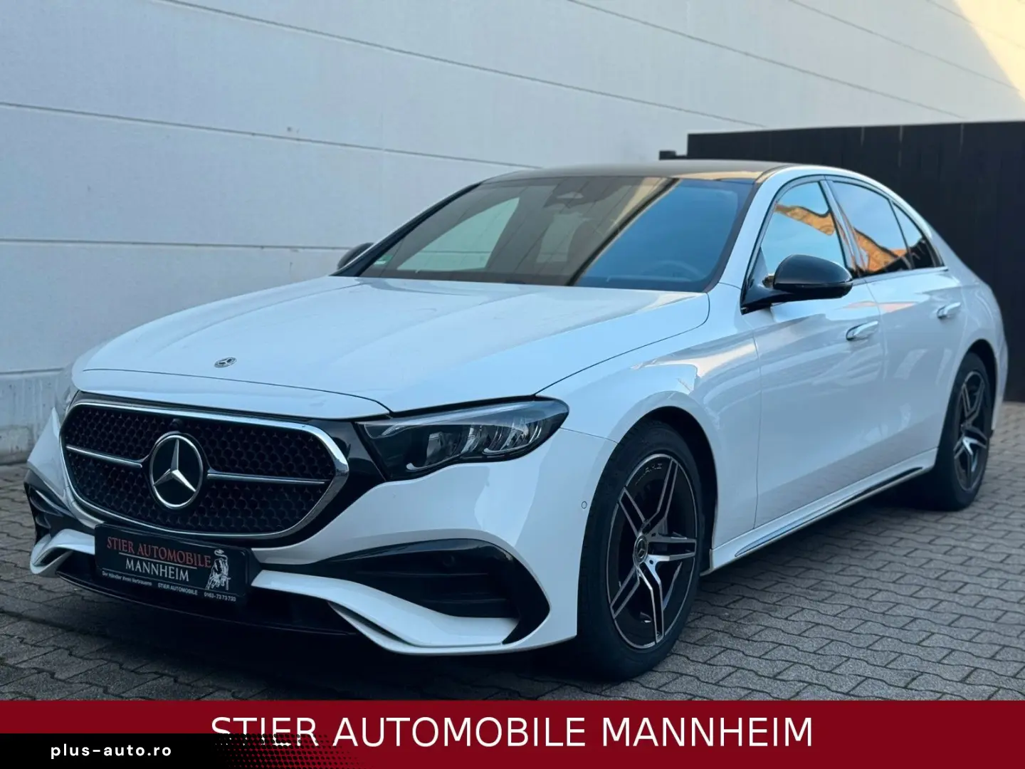 MERCEDES-BENZ E 220 d AMG Line Night PANO LEDER 23TKM KAMERA