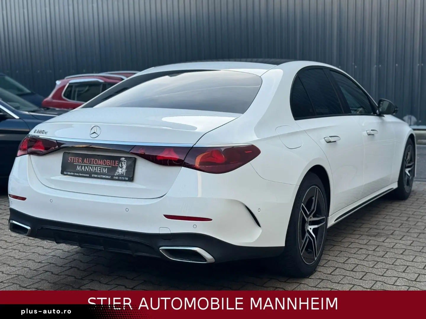 MERCEDES-BENZ E 220 d AMG Line Night PANO LEDER 23TKM KAMERA
