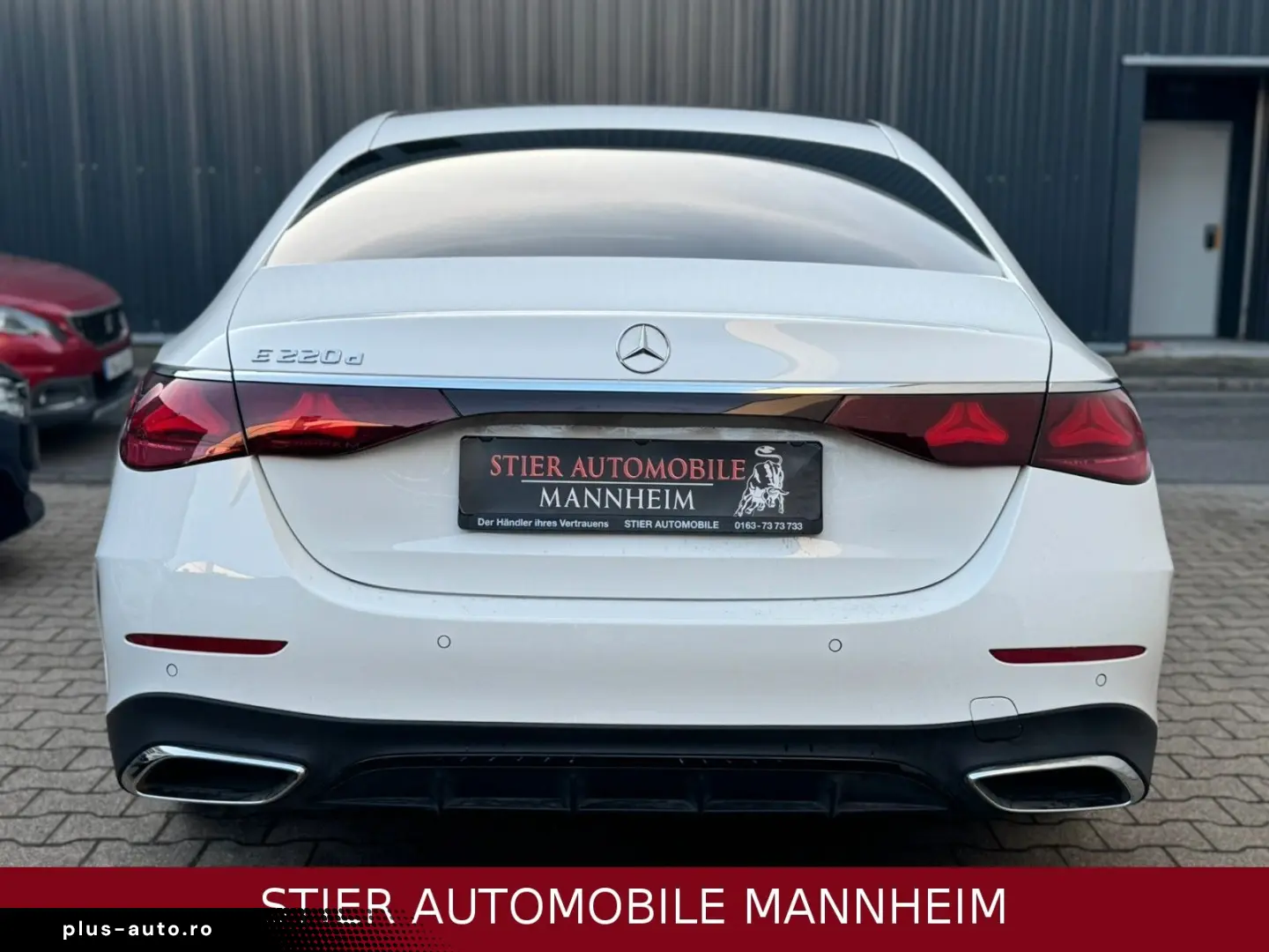 MERCEDES-BENZ E 220 d AMG Line Night PANO LEDER 23TKM KAMERA