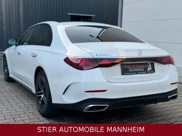 MERCEDES-BENZ E 220 d AMG Line Night PANO LEDER 23TKM KAMERA
