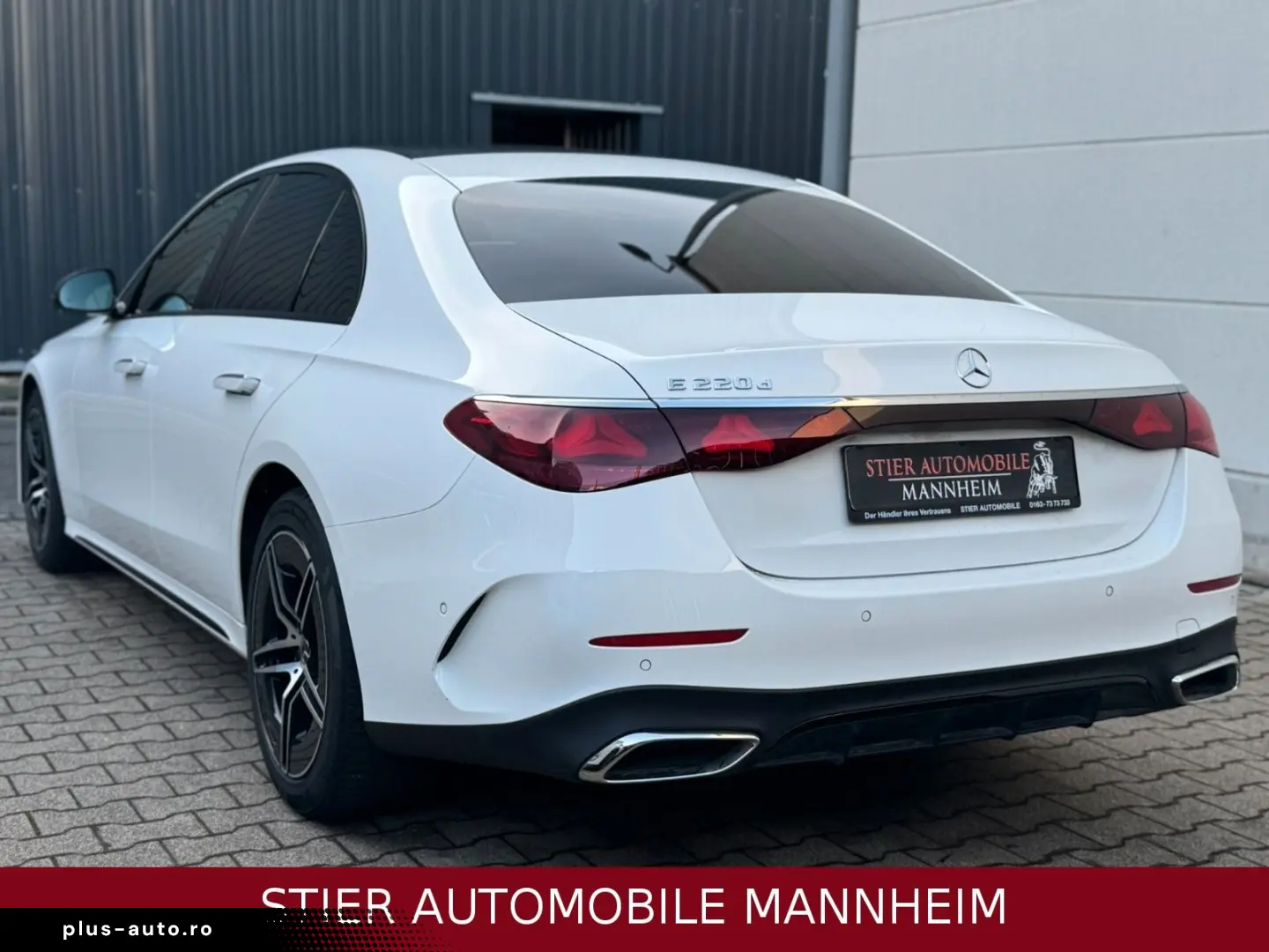 MERCEDES-BENZ E 220 d AMG Line Night PANO LEDER 23TKM KAMERA