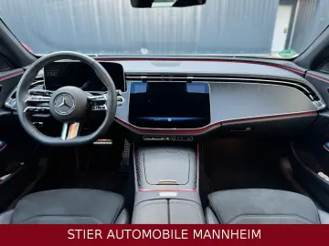 MERCEDES-BENZ E 220 d AMG Line Night PANO LEDER 23TKM KAMERA