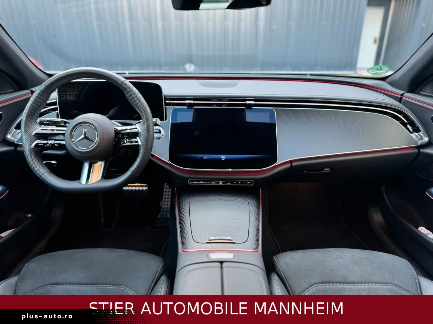 MERCEDES-BENZ E 220 d AMG Line Night PANO LEDER 23TKM KAMERA