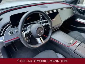 MERCEDES-BENZ E 220 d AMG Line Night PANO LEDER 23TKM KAMERA